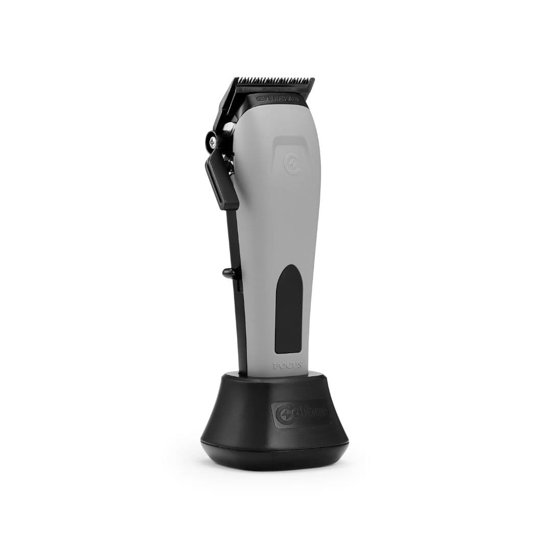 Caliber Focus Clipper - profesionální akumulátorový střihací strojek + M22 olej na mazání stříhací hlavice, 200 ml